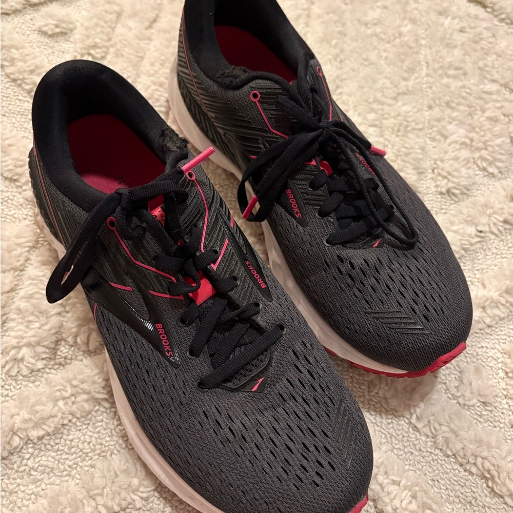 Brooks Adrenaline 21 Women's Black and Pink Athletic Shoes